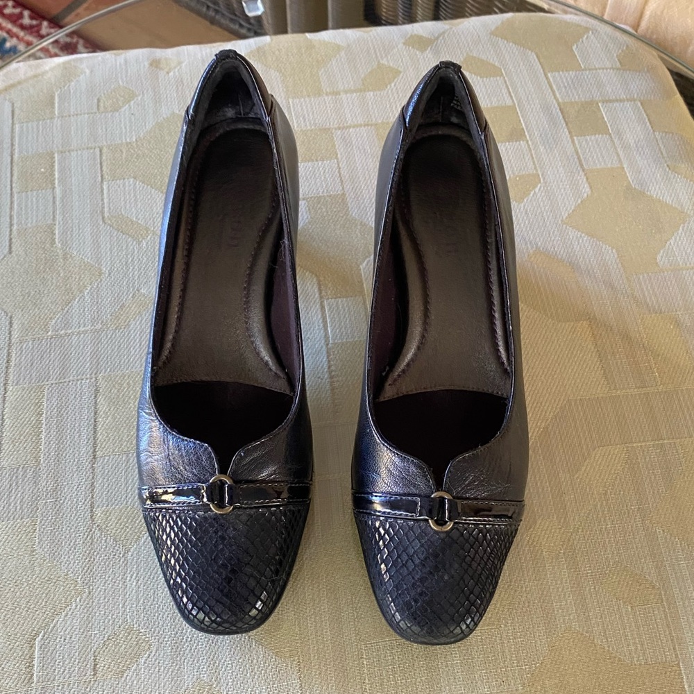 Aravon pumps by New Balance, size 8.5 AA